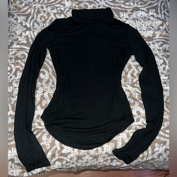 Chic Black Long Sleeve Women's Top turtleneck - Picture 1 of 5